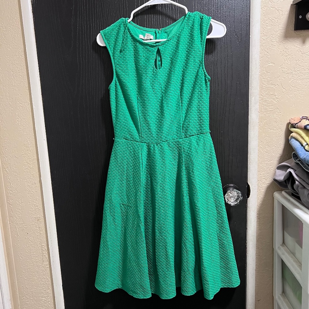 London Style Collective Green textured knee length dress